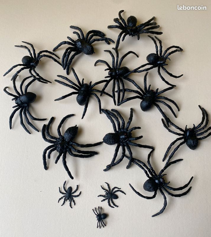LOT fausses ARAIGNÉES HALLOWEEN (image 1)