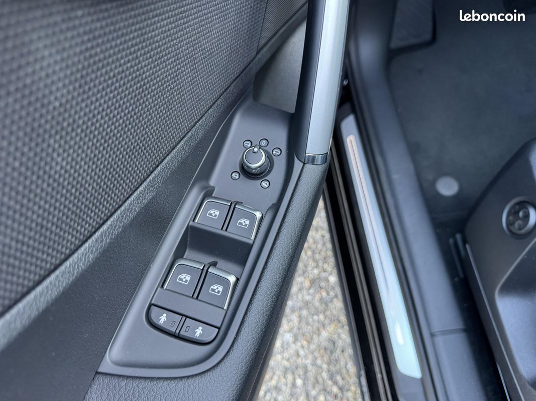 AUDI Q2 35 TFSI 150 S tronic 7 Design (image 11)