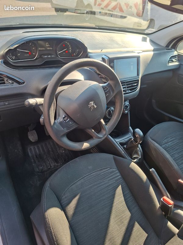 Peugeot 208 hdi 100 cv (image 3)