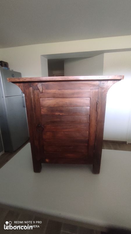 Meuble en bois (image 1)
