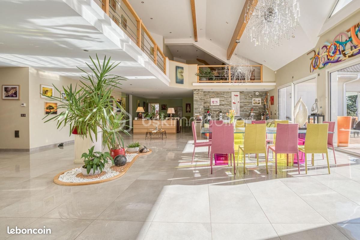 Maison 11 pièces 657 m² · à Chapeiry · 657 m² · 2 930 000 €