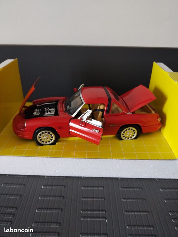 Alfa Romeo Spider Cabriolet – Hard Top Gris – 1/18 JOUEF EVOLUTION – Occasion Sans Boîte
