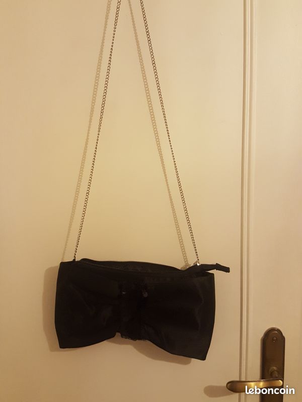 Pochette noire (image 1)