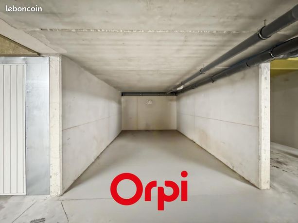Garage/box 15 m² Cuges Les Pins
