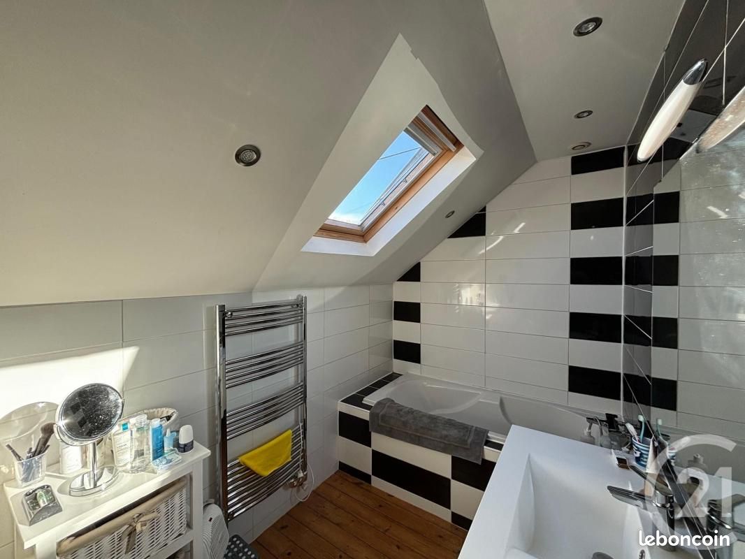 Maison 5 pièces 143 m² - Gond-Pontouvre 16160 (image principale 5)