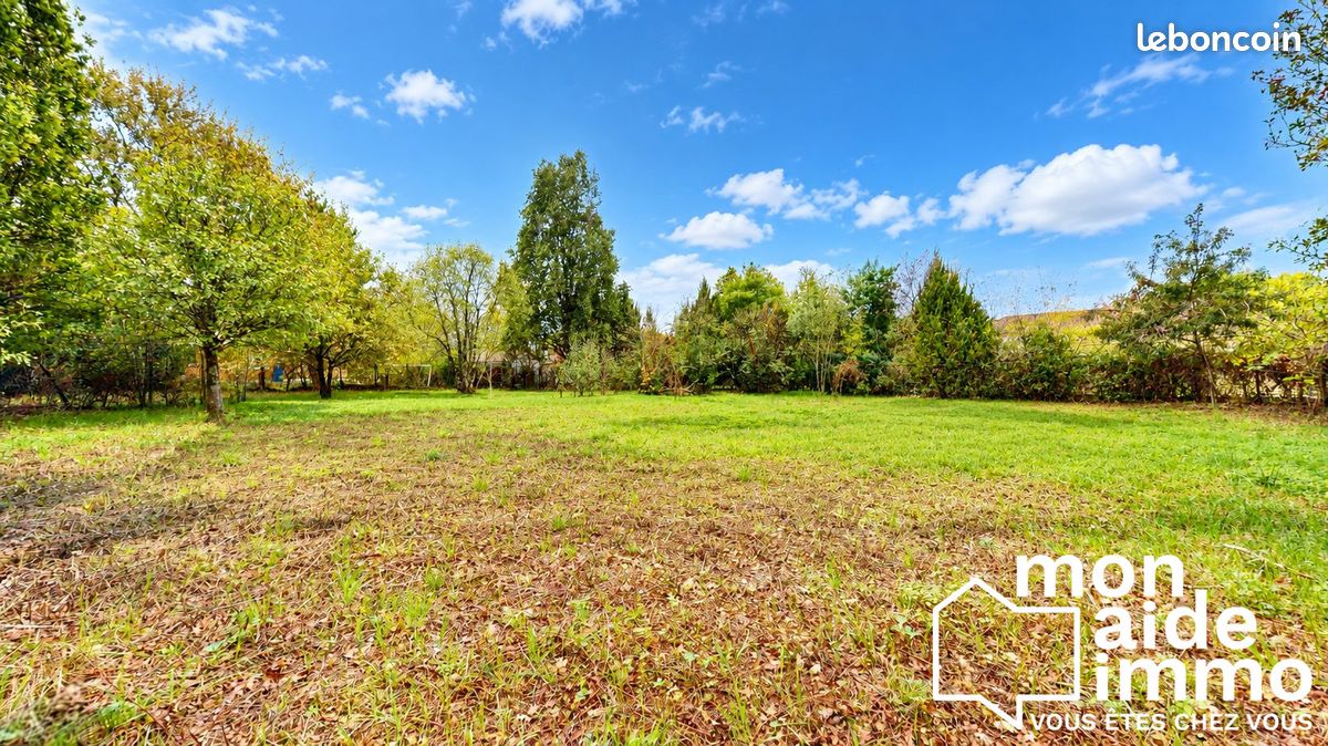 Terrain 1840 m² · à Yvrac · 1 840 m² · 240 000 €