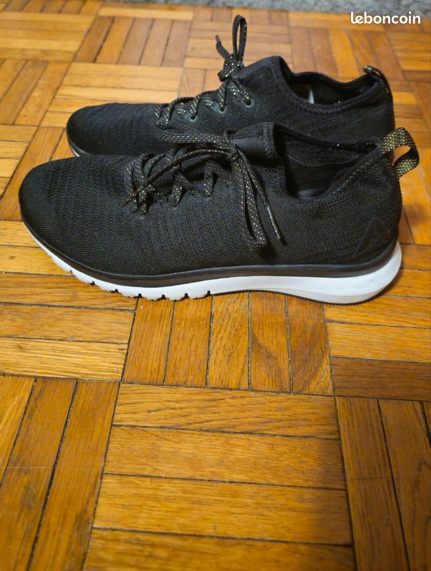 Lot de paires de Baskets : FILA disruptor blanches & Baskets Reebok noires (image 2)