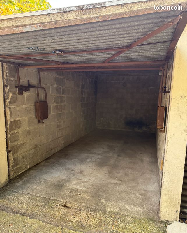 BOX garage voiture ou espace de stockage BONDY Sud · 18 000 €