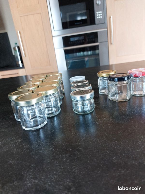 Lot de 18 petits pots en verre avec couvercles (image 2)