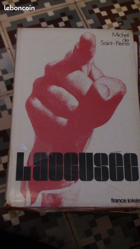 Livre "L'Accusée" (image 1)