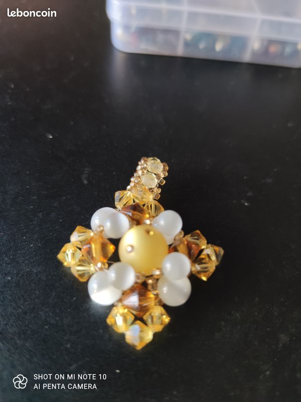 Pendentif en perles (image 1)