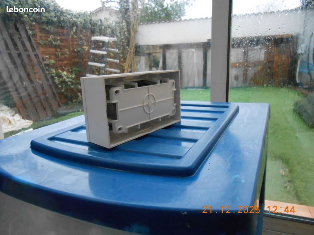 Prise surface et interrupteur dans cadre schneider (image 5)