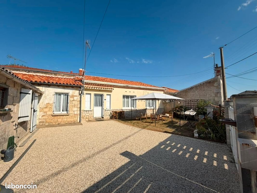 Maison 2 pièces 80 m² · à Magné · 80 m² · 165 000 €