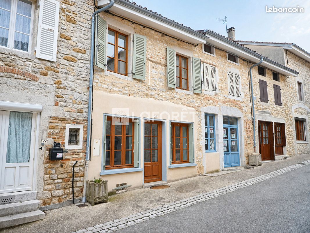 Appartement 4 pièces 101 m² · à Val-Revermont · 101 m² · 700 €