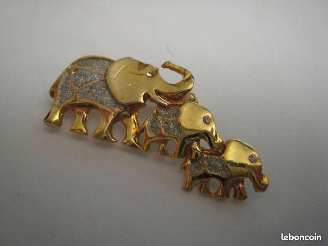 Broche vintage éléphant dorée avec strass - France