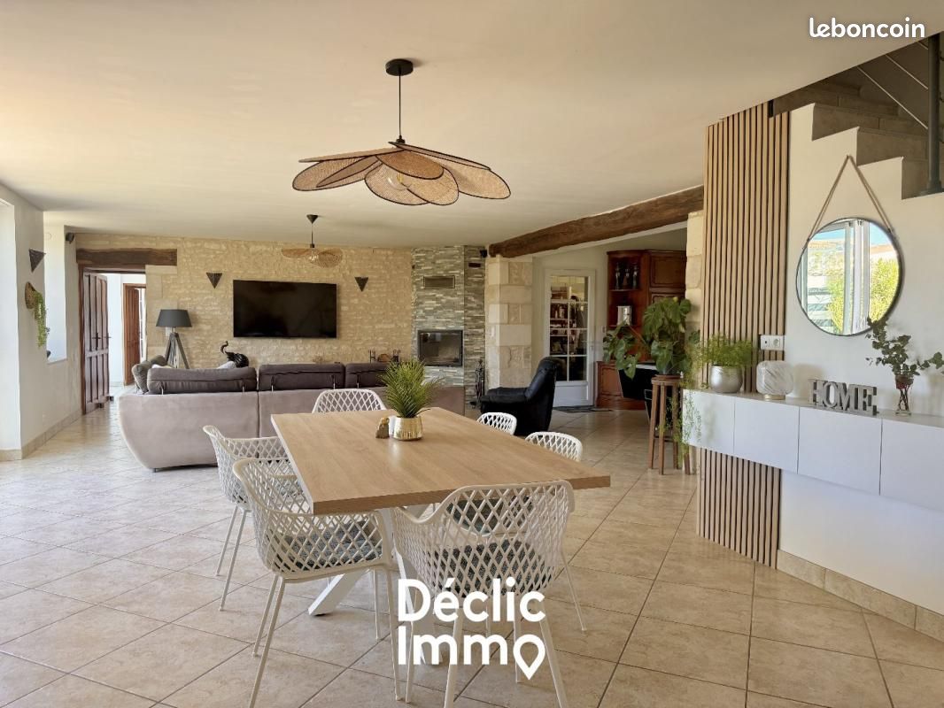 Maison 8 pièces 306 m² · à Vouillé · 306 m² · 520 000 €