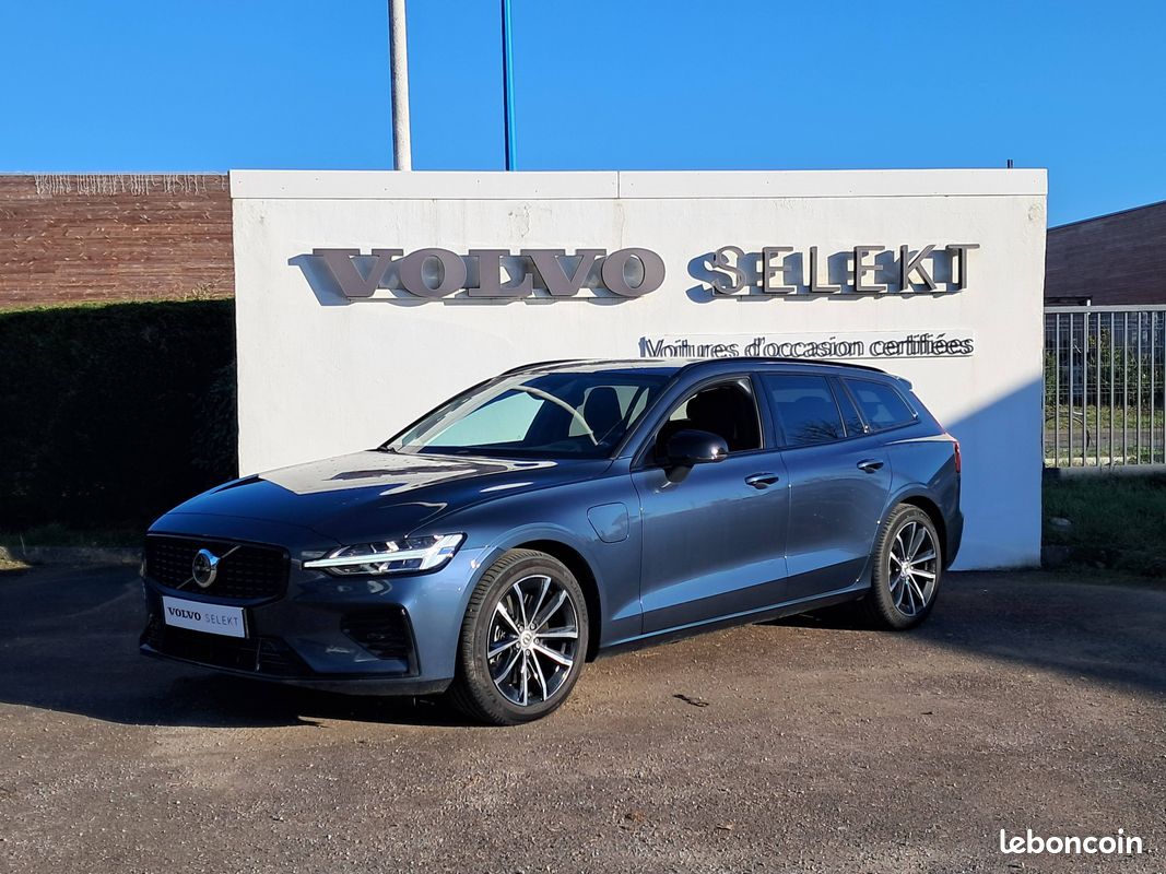 VOLVO V60 T6 AWD Hybride Rechargeable 253 ch + 145 ch Geartronic 8 Plus Style Dark (image 1)