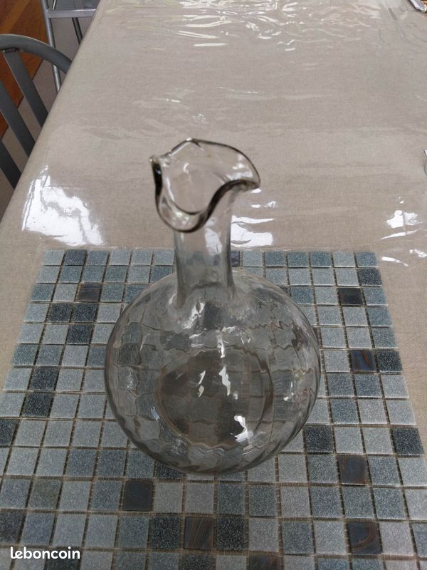 Carafe ancienne en verre travaillé -striée (image 4)