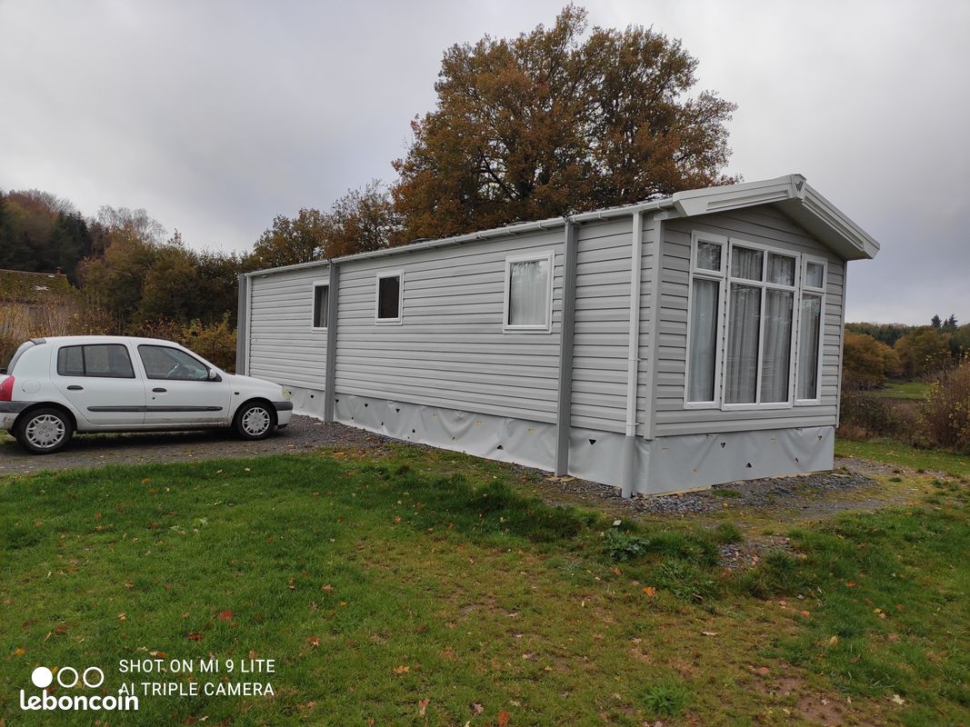 Propriété avec Mobile home · à Flayat · 55 000 €