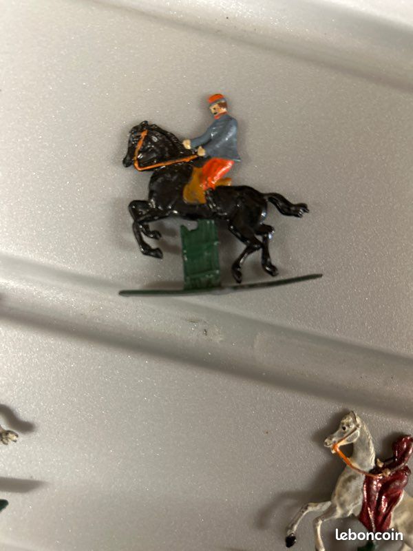 Un LOT DE 60 CAVALIERS – FIGURINES - Collection