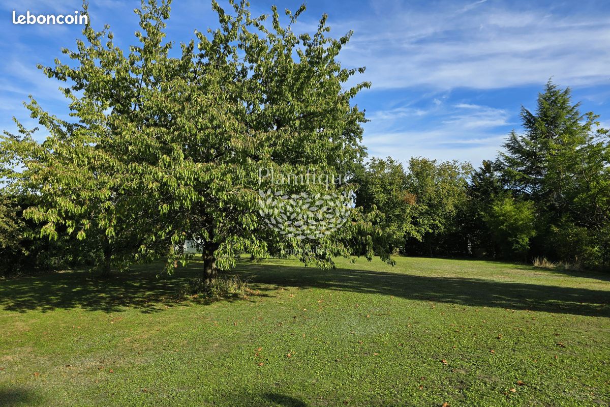 Terrain 1000 m² · à Prévessin-Moëns · 1 000 m² · 550 000 €