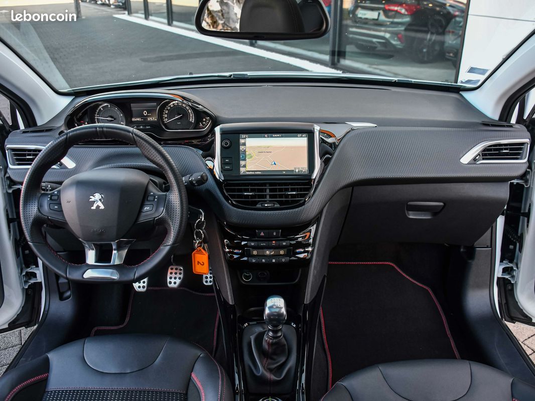 Peugeot 2008 1.6 BLUEHDI 120 TYPE GT LINE TOIT PANO GPS CAMERA SEMI CUIR CHAUFFANT GRIP CONTROL JANTES 17 (image 4)