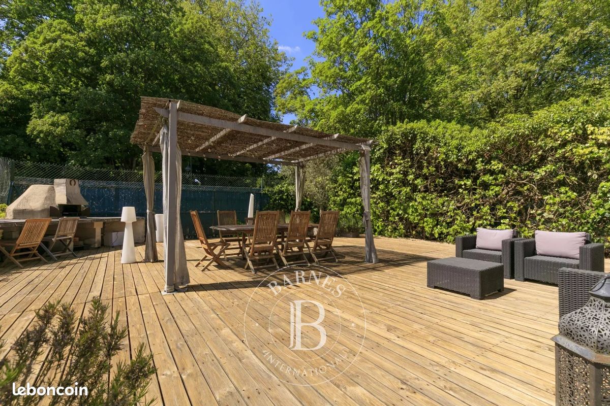 Maison 8 pièces 252 m² · à Bièvres · 252 m² · 1 354 500 €