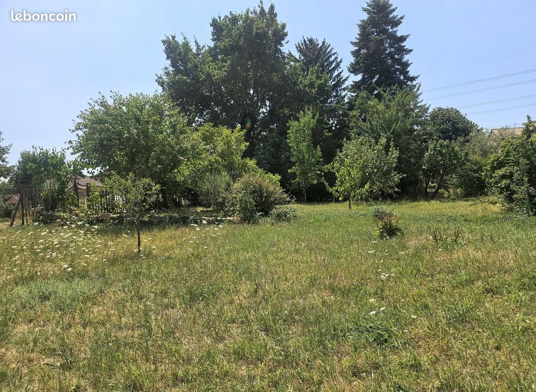 Terrain 610 m² La Chapelle De Guinchay · à La Chapelle-de-Guinchay · 80 000 €