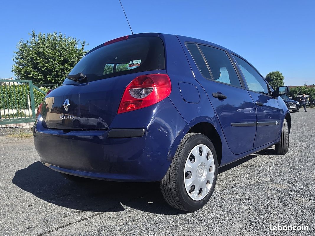 Renault clio 1er main seulement 42500km (image 2)