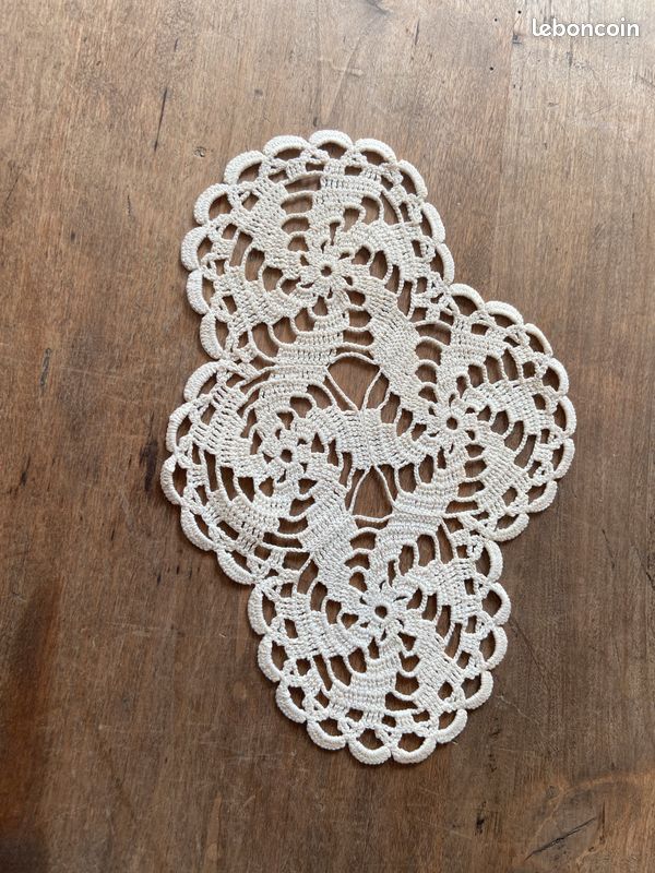 Napperon vintage beige fait main (image 1)