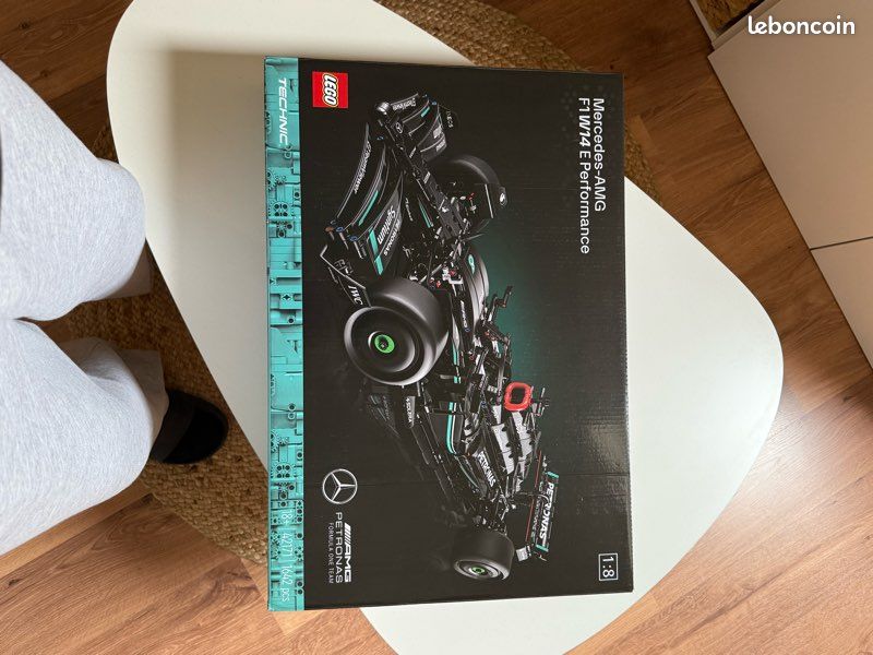 LEGO Technic Mercedes-AMG F1 Neuf (image 1)