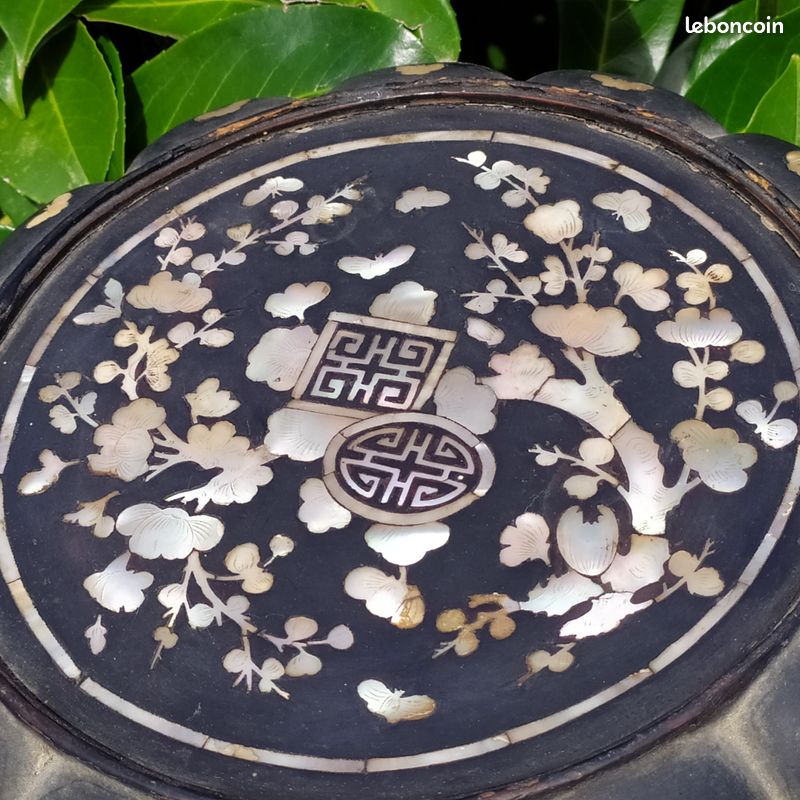 Ancienne boîte ronde Chine en bois laqué noir décor de Nacre (image 2)
