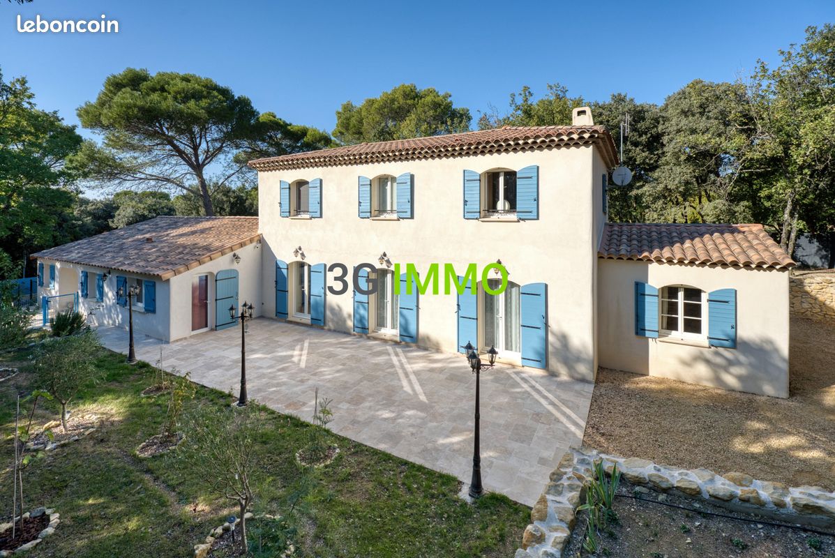 Maison 8 pièces 163 m² · à Uchaux · 163 m² · 490 000 €