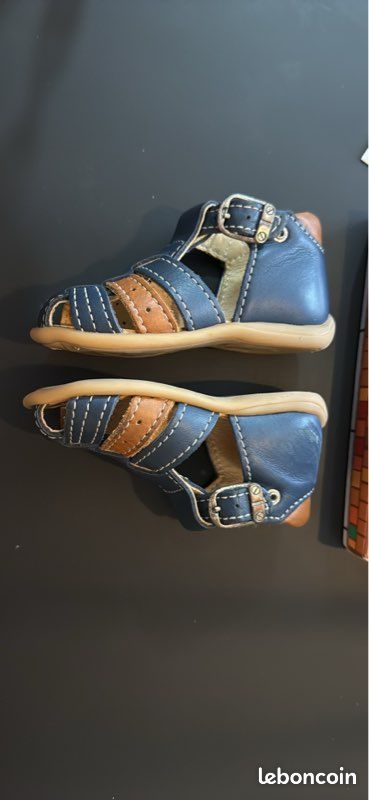 Chaussure sandale enfant taille 20 (image 4)