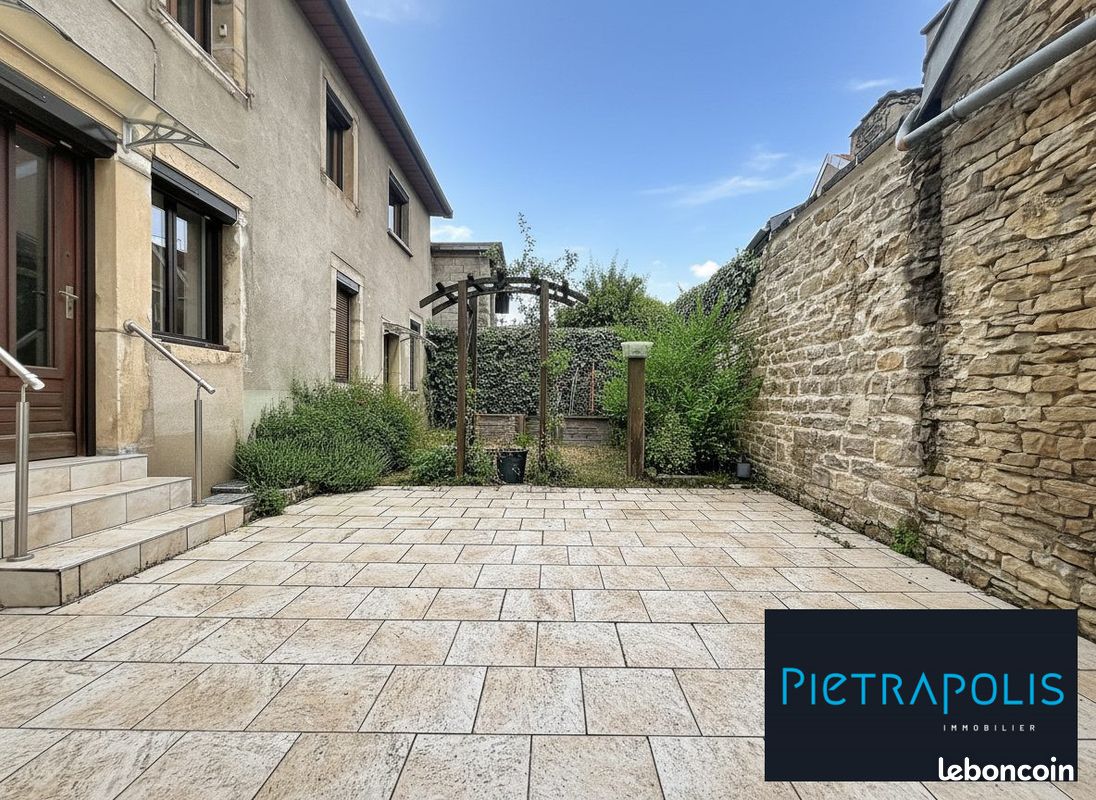 Maison 8 pièces 180 m² · à Fontaine-lès-Dijon · 180 m² · 435 000 €