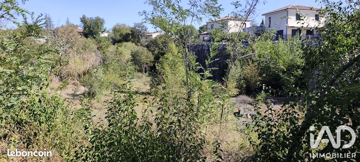 Terrain 2705 m² · à Ruoms · 2 705 m² · 96 000 €