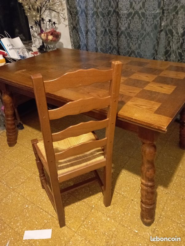 Table a manger et 4 chaises (image 1)