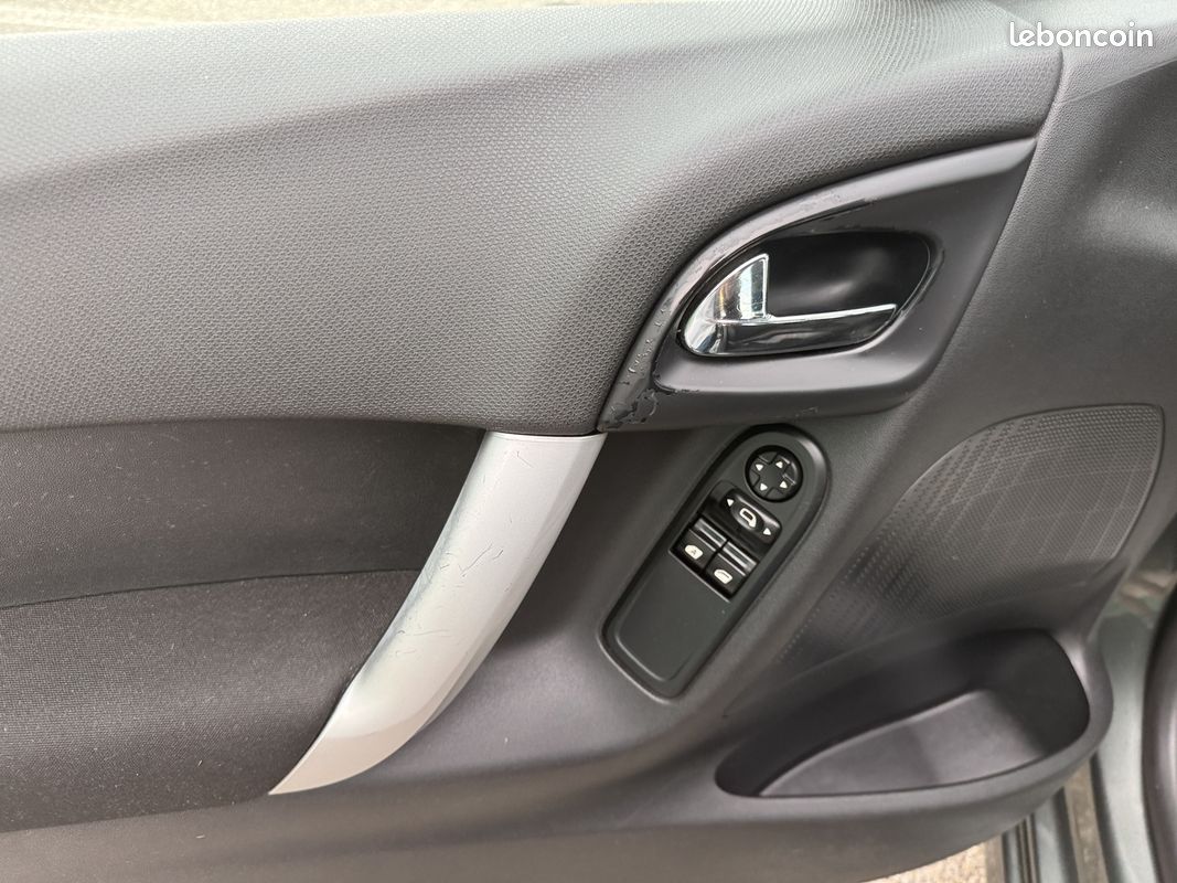 Citroen C3 1.4 HDI 70CV CONFORT (image 24)