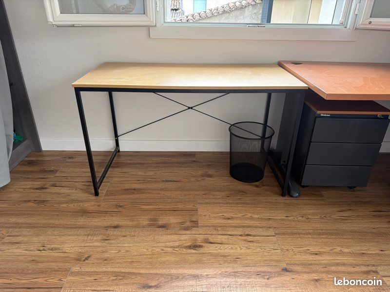 Bureau (image 1)
