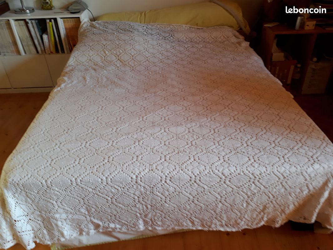 Couvre lit en dentelle (image 1)