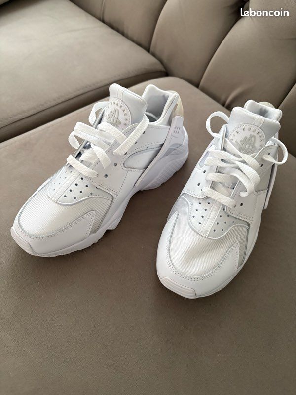 Basket Nike - Air Huarache 'Triple White' (image 1)