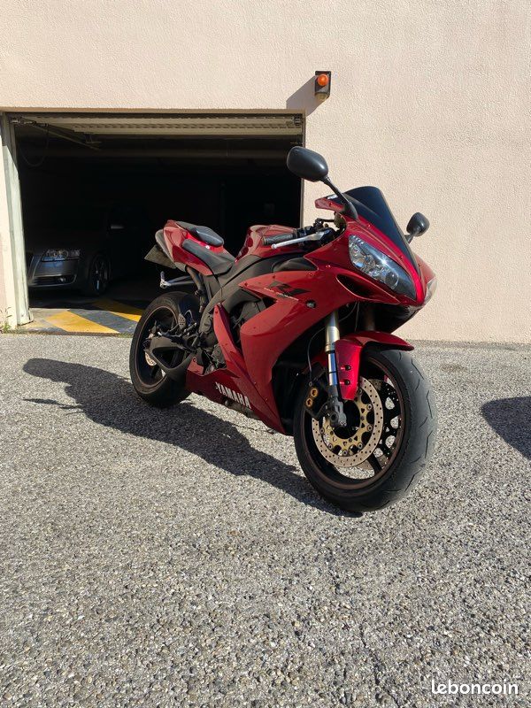 Yamaha R1 2004 - Motos