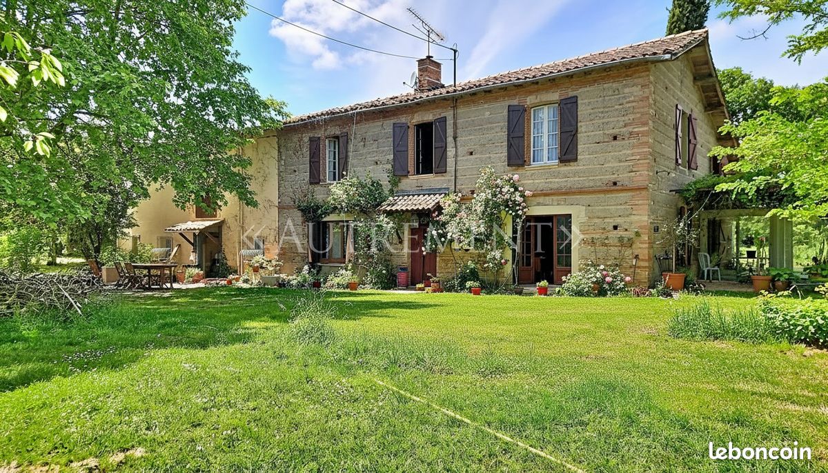 Maison 8 pièces 320 m² · à Saint-Sulpice-la-Pointe · 320 m² · 299 000 €