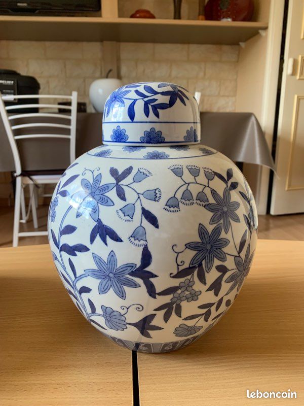 Pot en faïence (image 1)