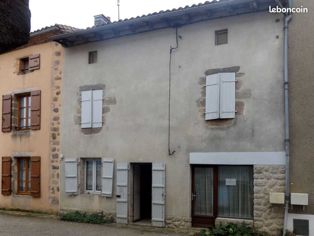 Maison 5 pièces 90 m² · à Lesterps · 90 m² · 45 000 €