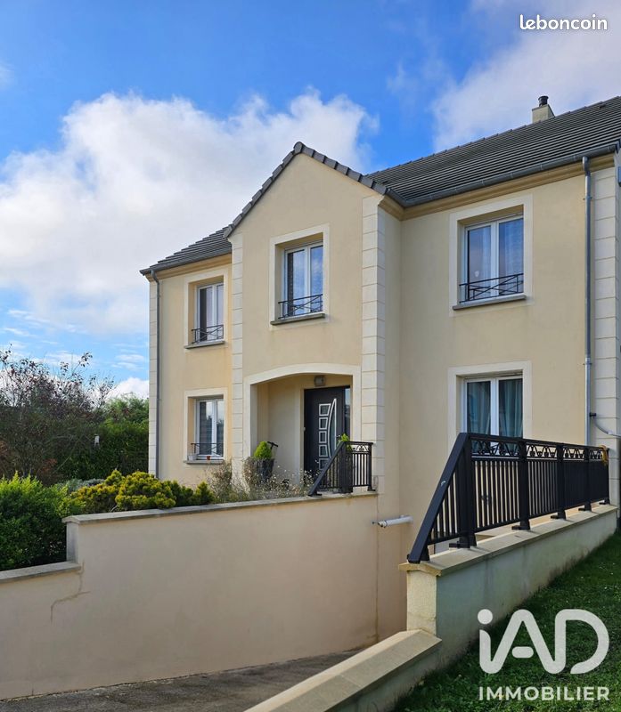 Maison 8 pièces 216 m² · à Grisy-Suisnes · 216 m² · 599 000 €