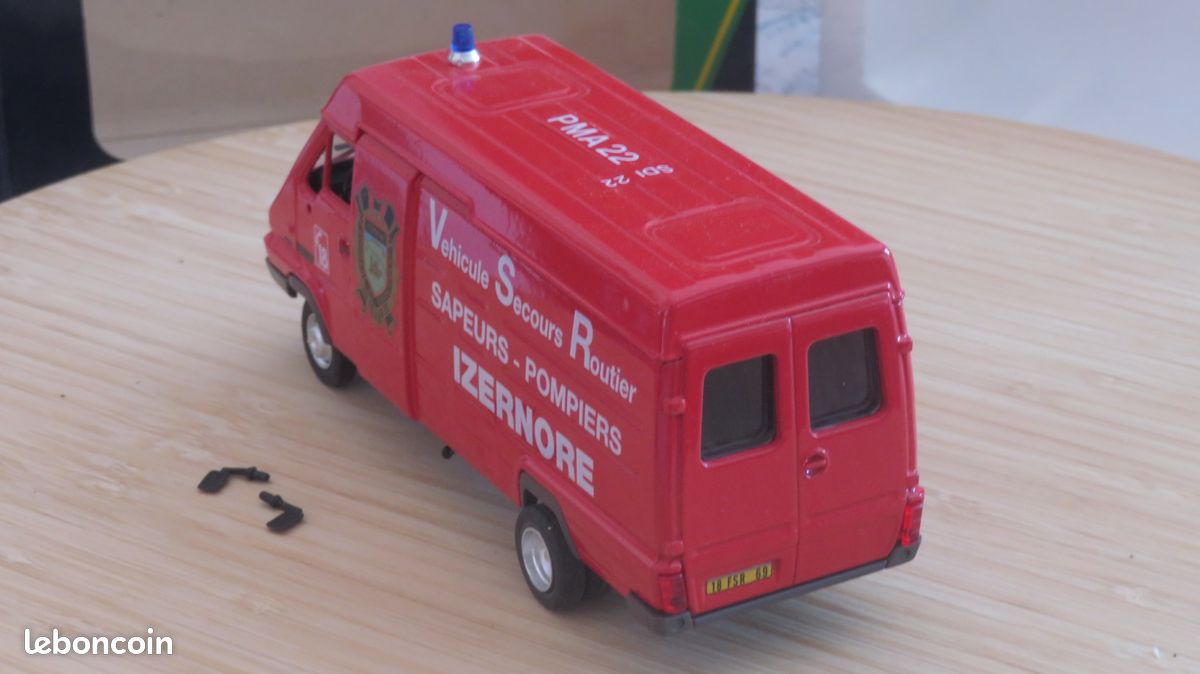 RENAULT MASTER VSAV Du Gard Sdis 30 Pompiers Pompier Eligor 1/43 EUR 95