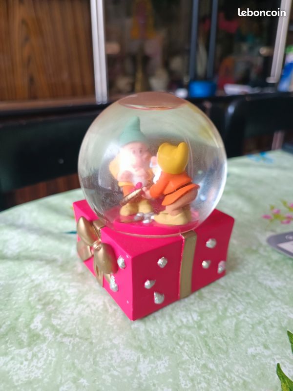 Boule de neige disney nains blanche neige 2009 (image 3)