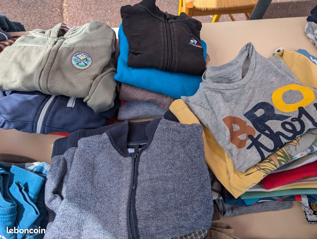 Gros lot de vêtements garçon 5ans + 50 pièces 4 saisons (image 5)