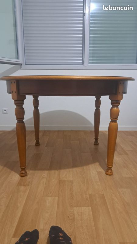 Table à manger ronde en bois massif - Diamètre 115 cm (image 2)